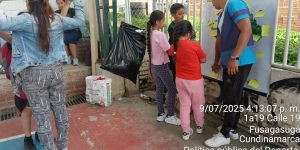Mesa #11: Niños, jóvenes y padres de familia de la escuela de formación en patinaje de ruta -9 de julio/25- Polideportivo Pardo Leal.  Fuente propia.
