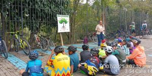 Mesa #12: Niños, jóvenes y padres de familia de la escuela de formación en ciclismo -11 de julio/25- Parque Bonet.  Fuente propia.