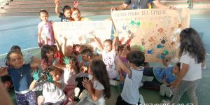 Mesa #13: Niños y padres de familia del programa psicomotor -11 de julio/25- Coliseo Coburgo.  Fuente propia.